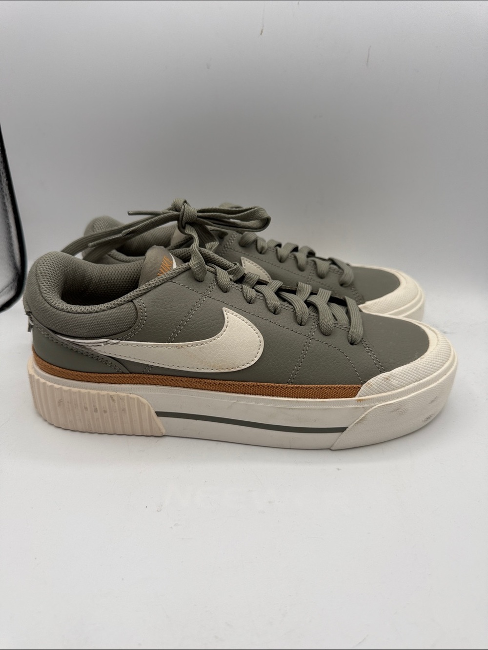 Nike Olive Green Low-Top Platform Sneakers Womens 8 with Cream Swoosh S16